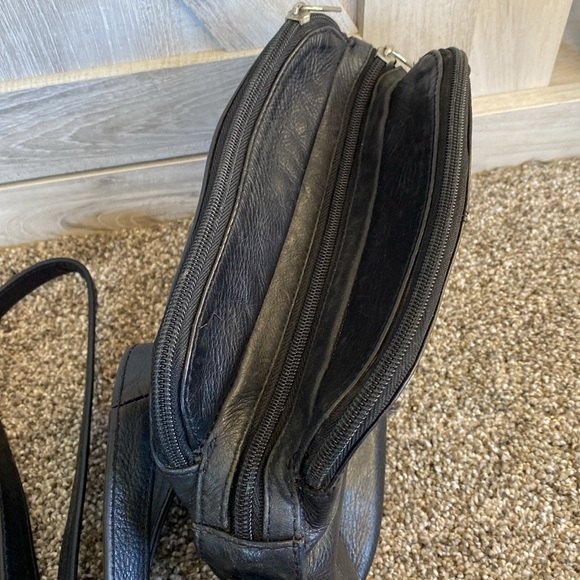 Vintage 90’s Wilson Leather Black Purse Crossbody Shoulder - Picture 8 of 11